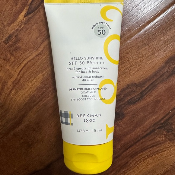 NIB βοΈ Beekman 1802 Hello Sunshine SPF 50
Sunscreen for Face & Body - Picture 5 of 7